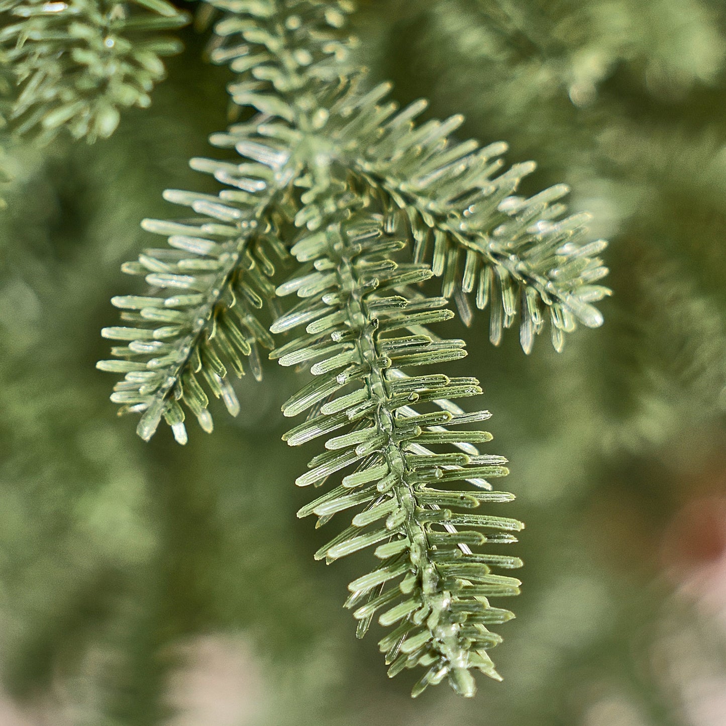 Artificial Christmas Tree 6ft PE Realistic Unlit Green - Full Branches Easy Assembly with Durable Metal Stand - Holiday Indoor Decoration for Family Home Reusable Flame Retardant