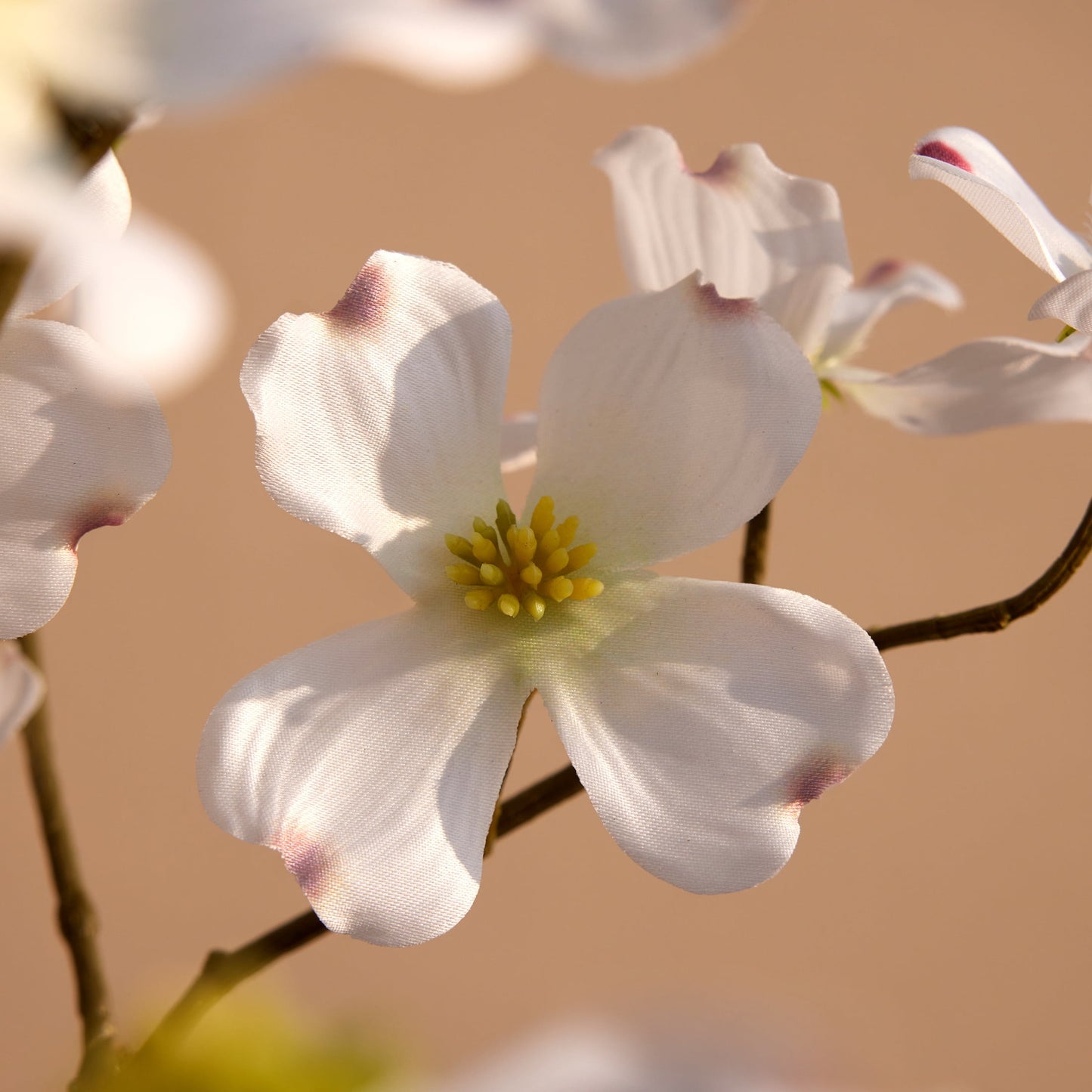 DR.Planzen 3ft Artificial White Dogwood Tree, Lifelike Faux Dogwood Flower Tree with Green Leaves for Home Decor Indoor Outdoor, Spring Decoration for Living Room Office