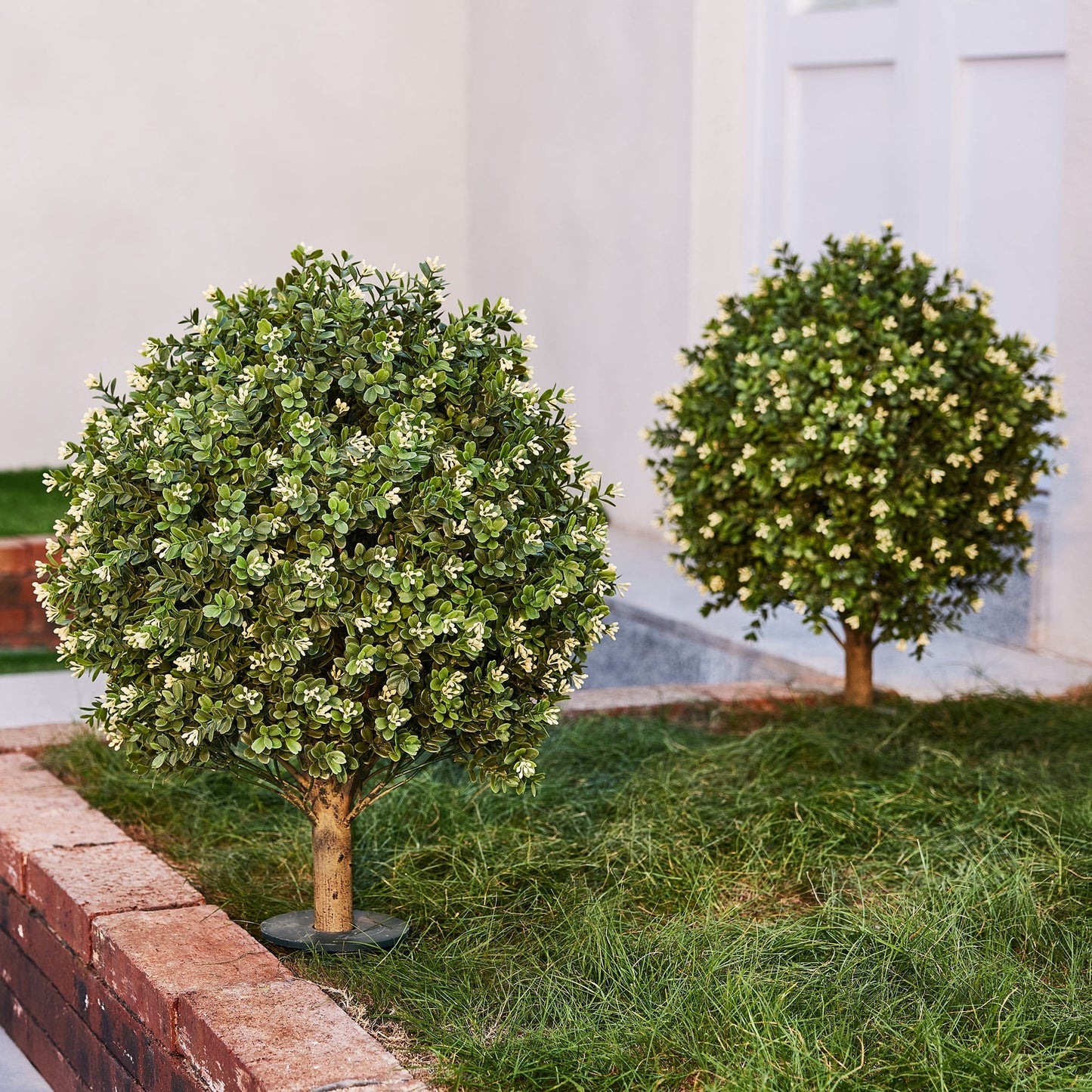DR.Planzen 2 Pack 20'' Artificial Boxwood Topiary Ball Plant with White Flowers, Fake Flowering Shrub with Ground Spike, UV Resistant Faux Outdoor Greenery for Garden Porch Decor