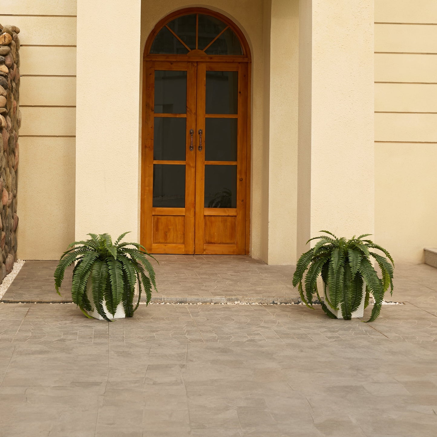 DR.Planzen Artificial Boston Fern Bush Plant with White Tapered Planter - UV Resistant Faux Ferns with 33 Leaves