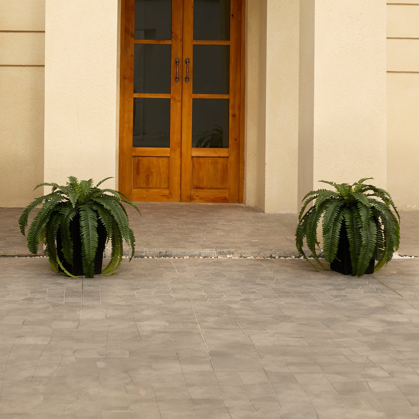 DR.Planzen Artificial Boston Fern Bush Plant with Black Tapered Planter - UV Resistant Faux Ferns with 33 Leaves