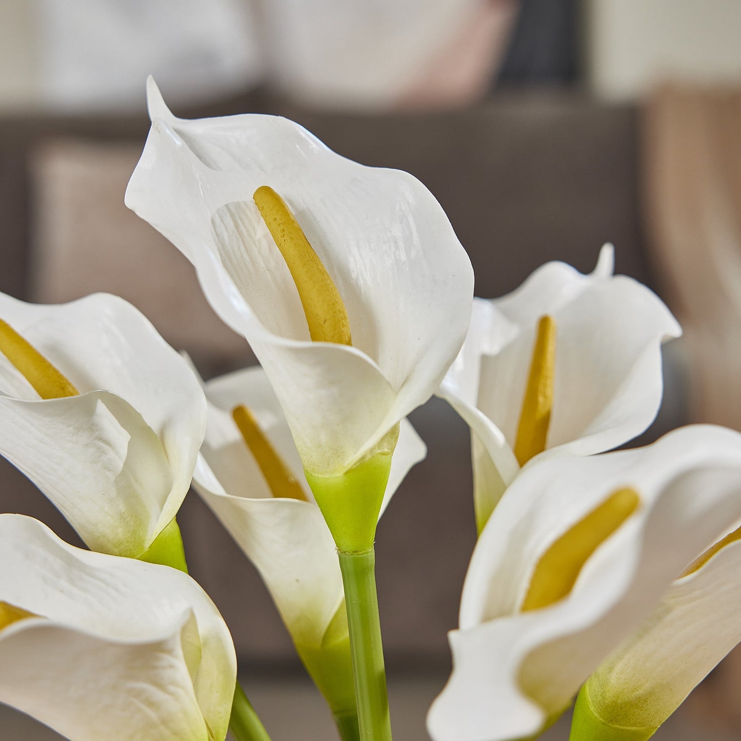Dr.Planzen 15.75in Artificial Calla Lily Plant in Vase with Fake Water, Realistic Silk Flowers, Home Tabletop Decor, Wedding Centerpiece, Easy Care