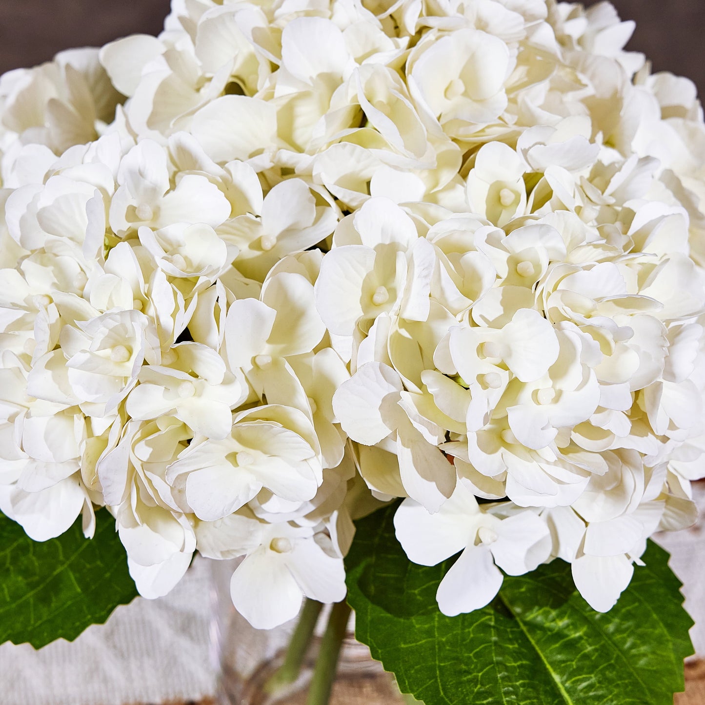DR.Planzen 13in Artificial Hydrangea Flowers with Vase - White Faux Hydrangea Flowers, Clear Glass Vase with Faux Water, Table Centerpiece for Home Decor, Office, Wedding Party