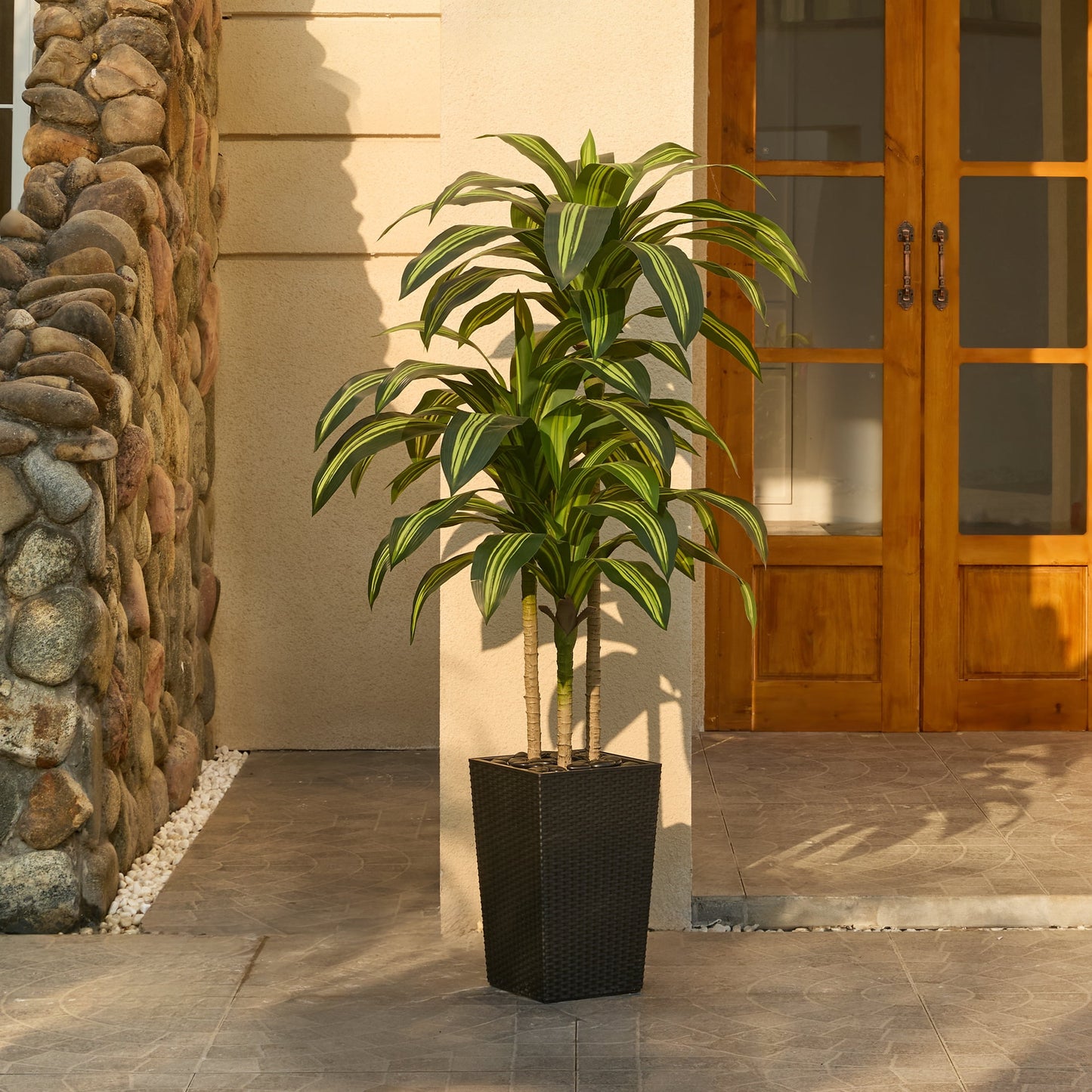 DR.Planzen 5FT Artificial Dracaena Tree with UV-Resistant Silk Leaves in Black Tall Planter - Indoor/Outdoor Faux Plant for Home Office House Decor, Tall Fake Tree for Living Room Lobby & Patio