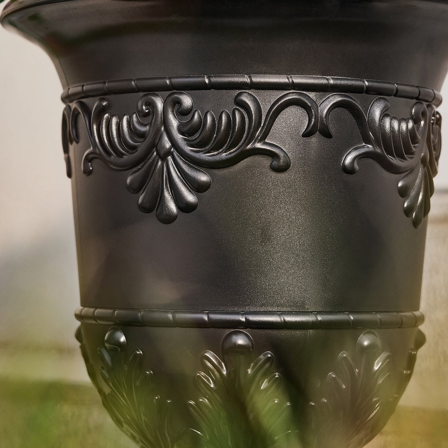 DR.Planzen Artificial Geranium in Charming Urn Planter Set, 24.8 Inch Tall Lifelike Faux Flowers, Pre-Potted with Tray for Indoor Home and Patio Decor, 1 Piece